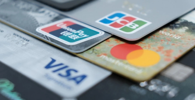 多家银行停发部分信用卡！发卡量三年锐减1.11亿张、超45款信用卡密集退场，银行信用卡打响“存量突围战”缩略图