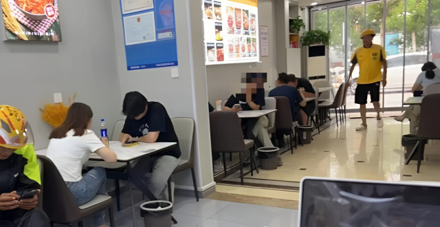外卖新规落地实施，记者实测：“无堂食”标识普遍存在感薄弱，有的标了，有的没标，有的标了也找不到缩略图