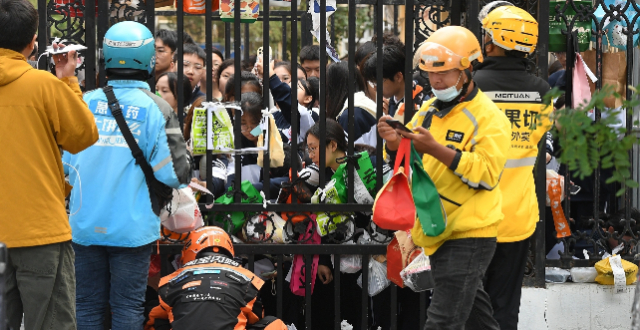 新闻1+1丨外卖“新国标”，立下了哪些“新规矩”？缩略图