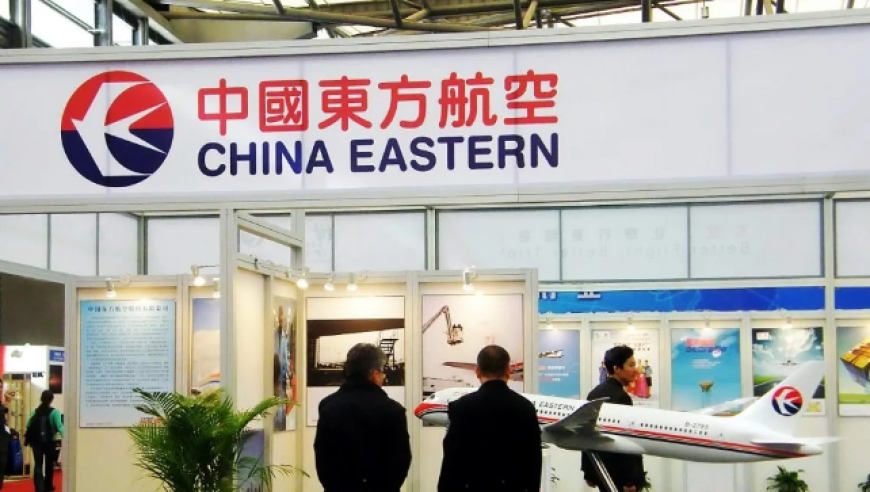 东方航空通报“空姐下跪求乘客谅解”：公司已正式报案