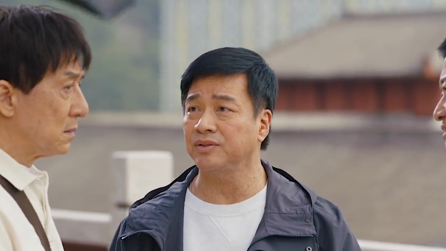 老罗救下瘸腿的赤兔，陪它长大，最后不得已要跟赤兔分开（龙叔这一段演技真的炸裂）！《龙马精神》_腾讯新闻