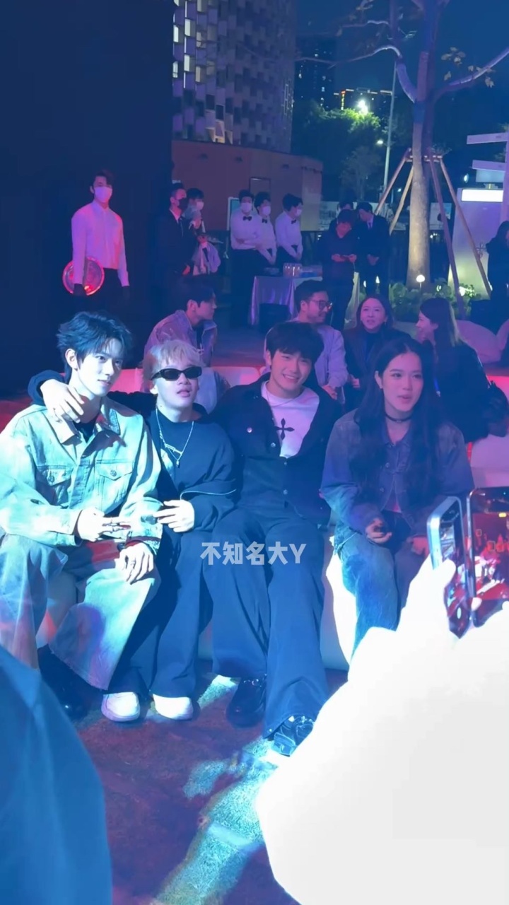 曹格儿子Joe和钟丽缇女儿张思捷同框_腾讯新闻