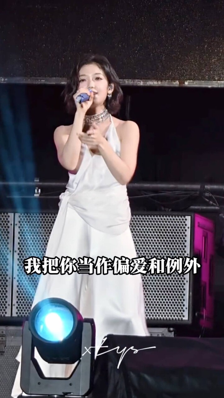 希林娜依高在芜湖演唱会现场又杀疯了，嗨翻全场_腾讯新闻