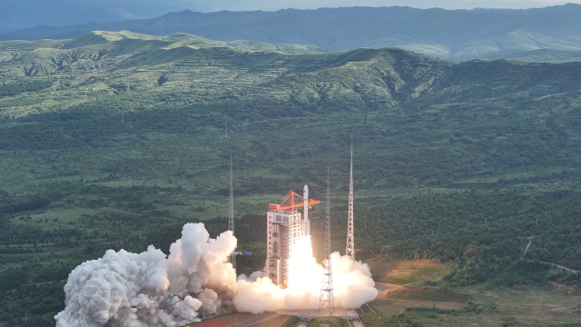 我国成功发射卫星互联网低轨卫星_腾讯新闻