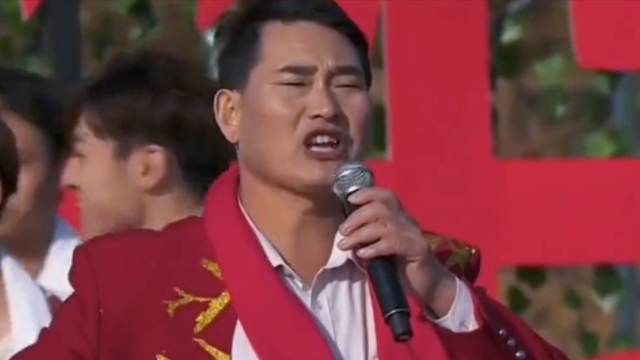 大衣哥朱之文原唱歌曲《农民老大哥》，歌声质朴，百听不厌_腾讯新闻