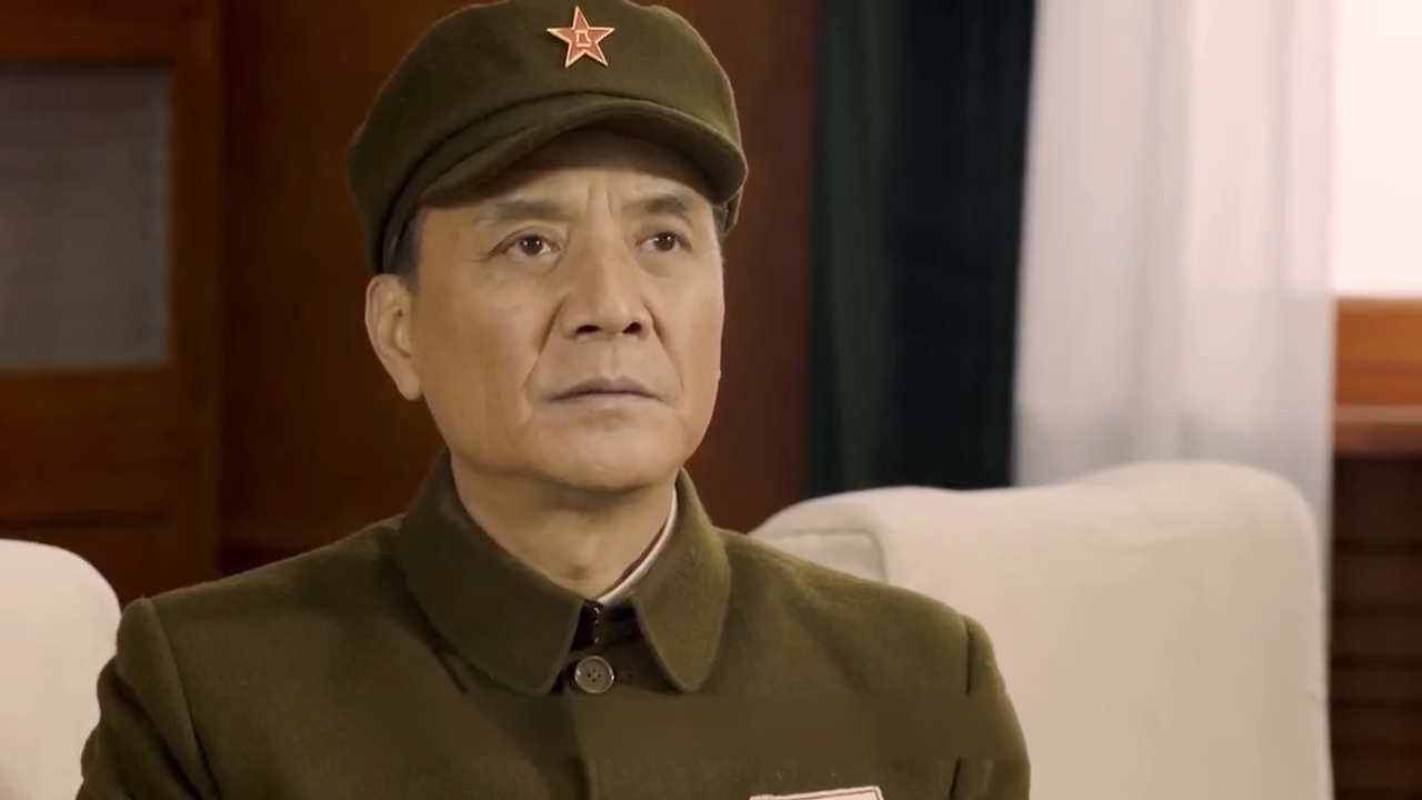 毛主席评价王耀武为抗日英雄，王耀武感动之下决定改造重生！《功德林》_腾讯新闻