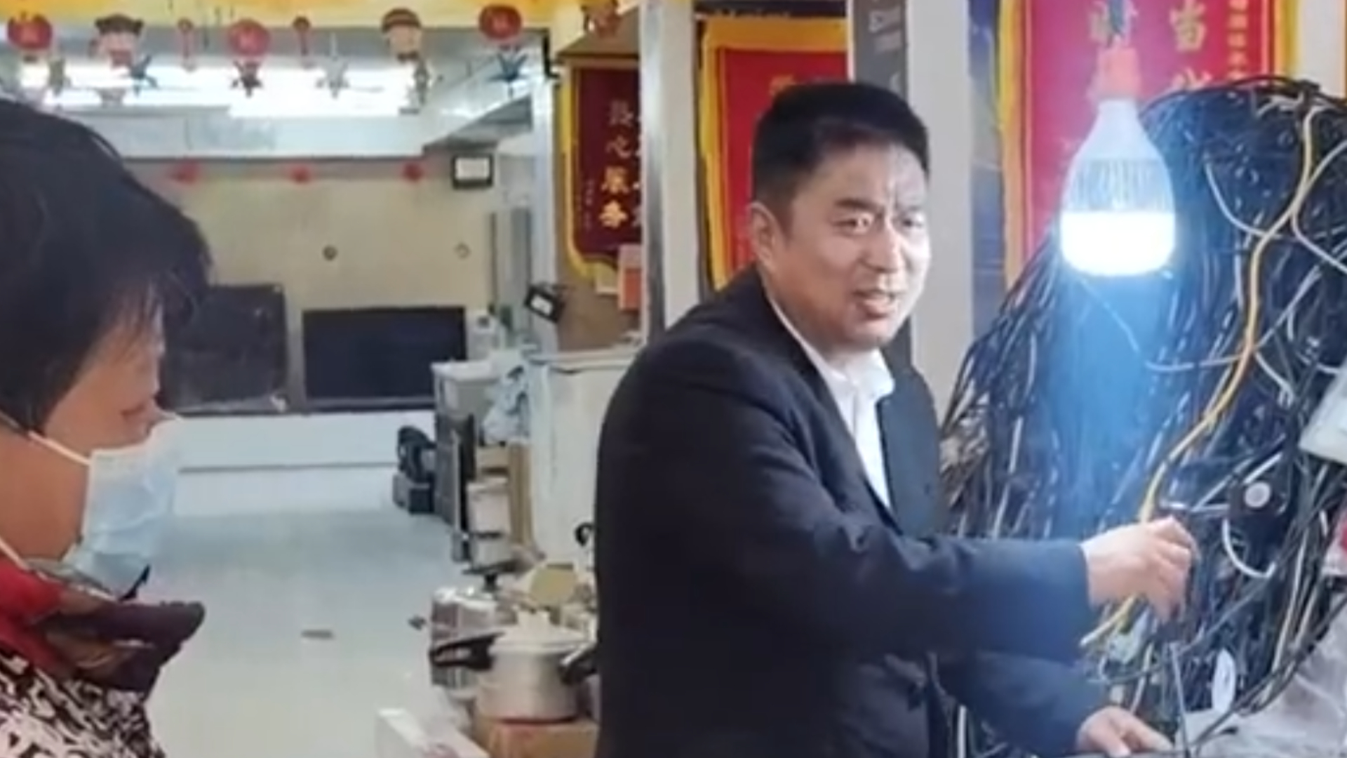 男子自掏腰包13万，五年如一日，坚持为乡亲免费修理家电分文不取_腾讯新闻