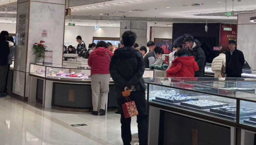 直击“中国黄金第一卖场”：1000克金条卖断货，有人拿下68克金镯