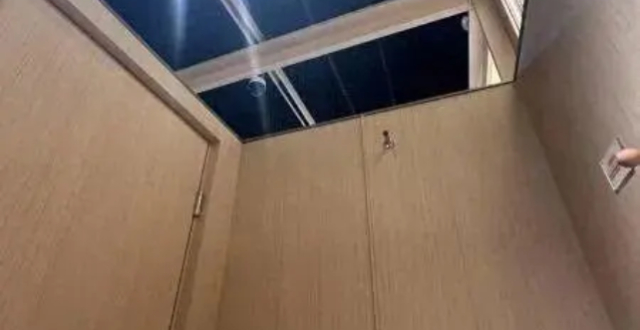 上海环球港一门店试衣间上方现摄像头！门店回应：已拆除缩略图