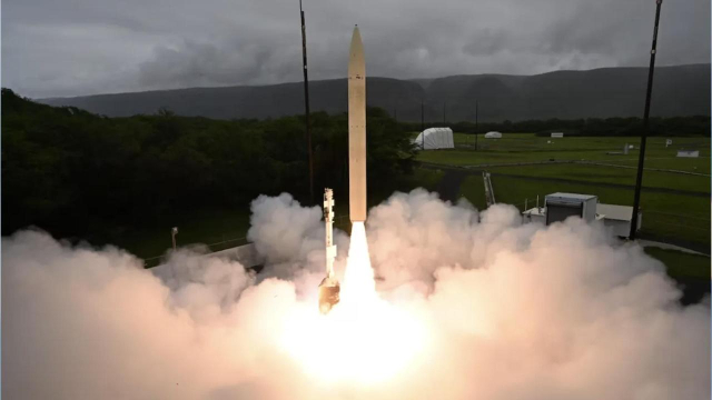 美国海军高超音速导弹试射成功，美国终于要拥有中俄类似武器_腾讯新闻