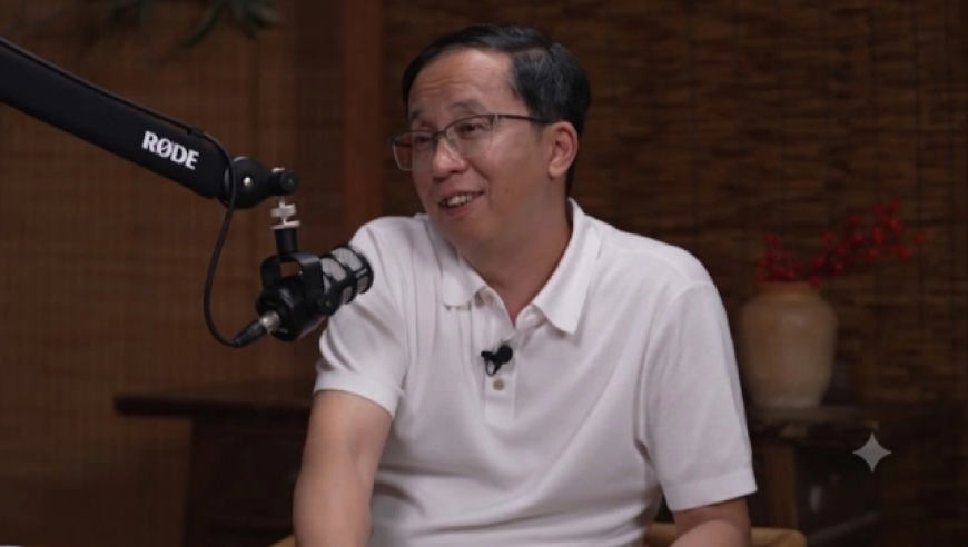 华为半导体首席科学家罕见露面，谈摩尔定律，点赞梁文锋