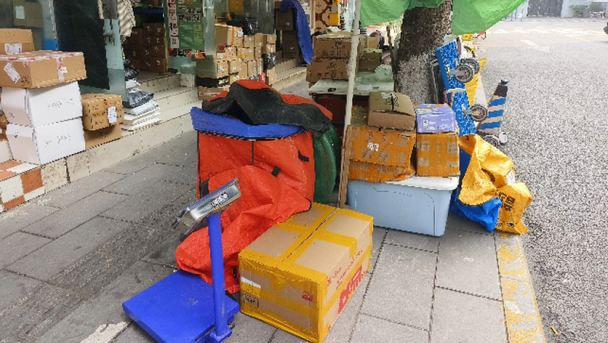 快递驿站转让帖在线上涌现，经营者称每月只赚五六千，“不如去当保安”