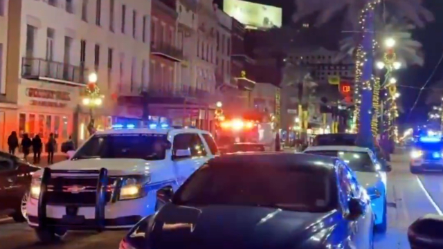 美汽車撞遊行隊伍逾廿傷