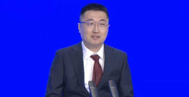 Shein创始人许仰天罕见亮相，称“离不开广东这片热土的滋养”_腾讯新闻