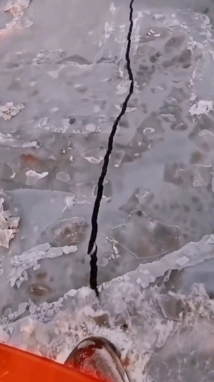 世界首个艏艉向双向破冰船雪龙2号！_腾讯新闻
