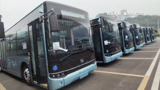 视频重庆公交上新26条线路换新能源车