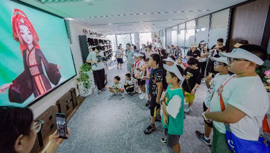 8岁当经理，13岁当老板，暑期“杀猪盘”？