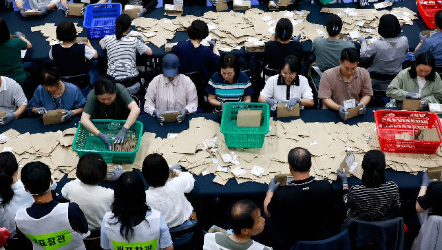 韩国最大在野党支持率反超执政党