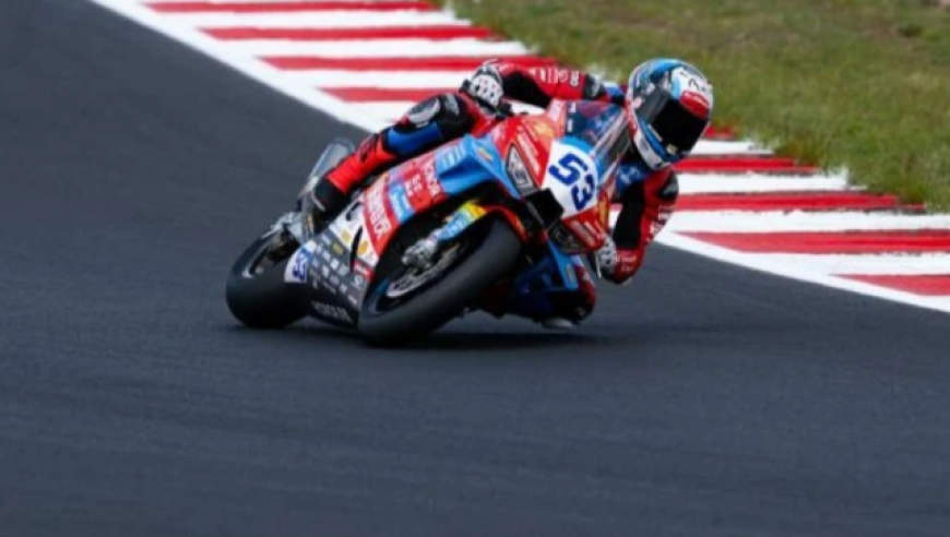 『专题』WSBK英国站正赛第一回合：德比斯第8名完赛，卡里卡苏洛第1圈退赛