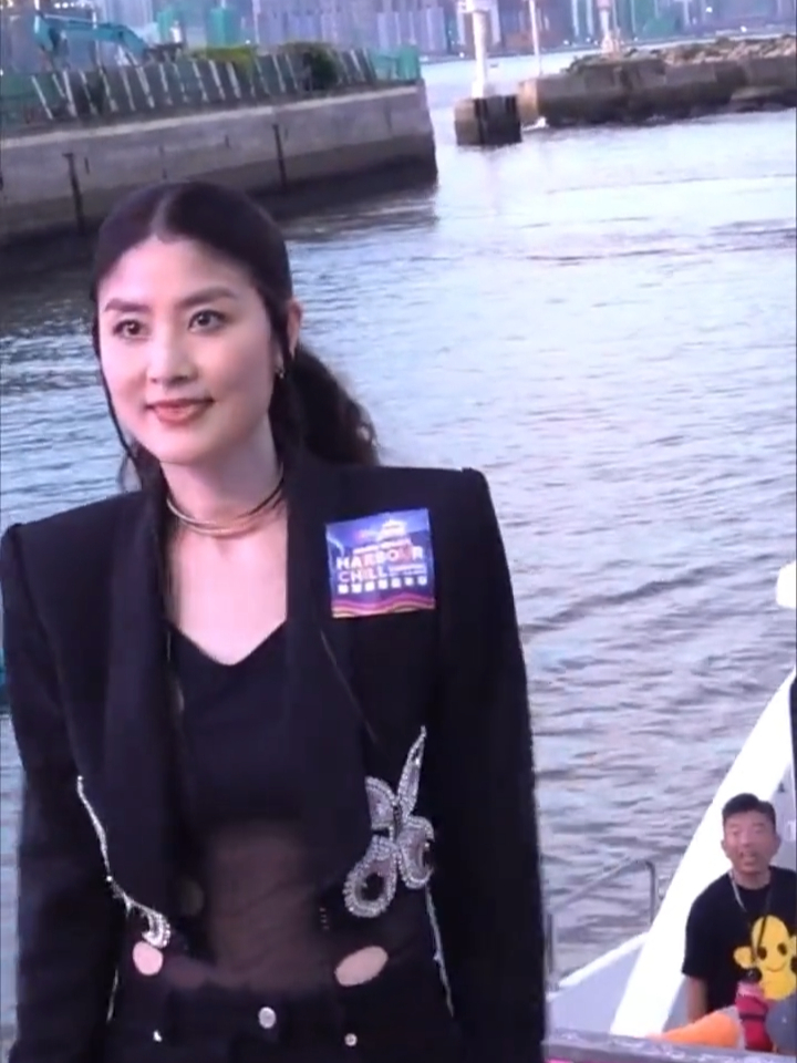 红毯上的“高定女王”！陈慧琳如何用简约穿出极致奢华_腾讯新闻