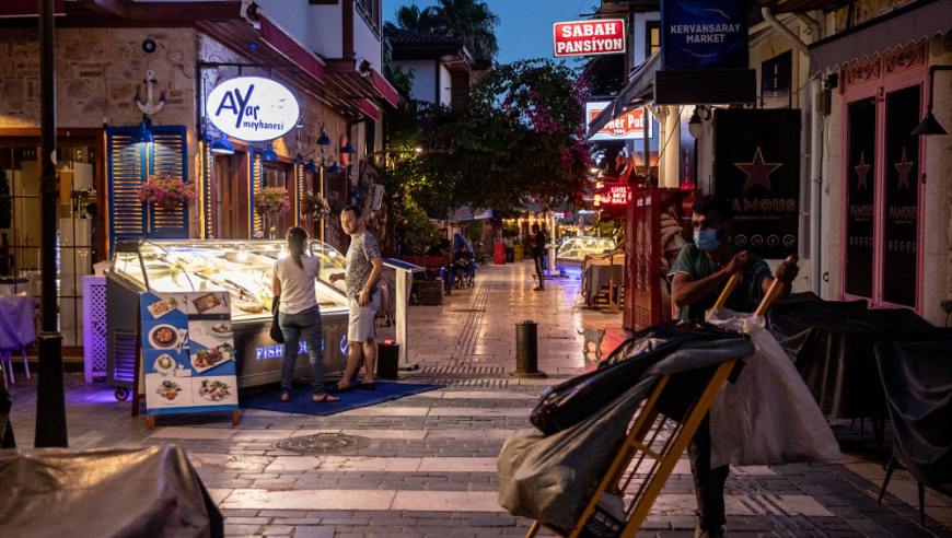 第一批免签去土耳其的中产，已经破产了