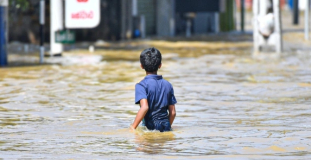 大声思考｜逾千人遇难，数百万人流离，这轮暴雨为何这么“凶”？缩略图