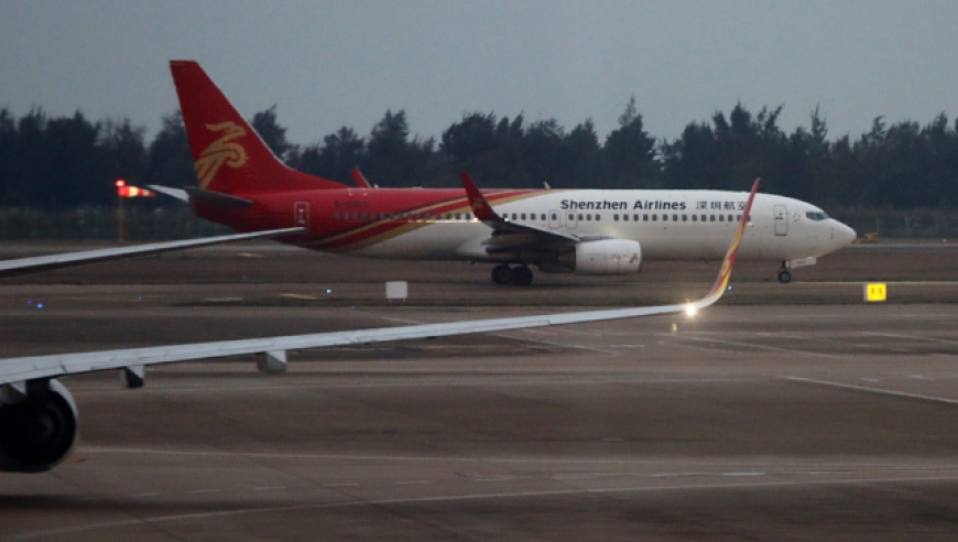 8小时！深圳航空航班延误，乘客被困机舱，究竟咋回事？