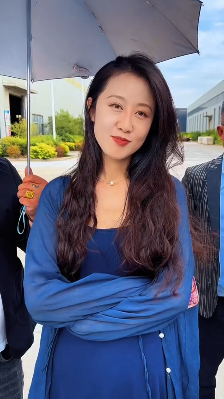 这个吕总很嚣张，但从这美女的语气我觉得她不简单，最后太爽了！_腾讯新闻