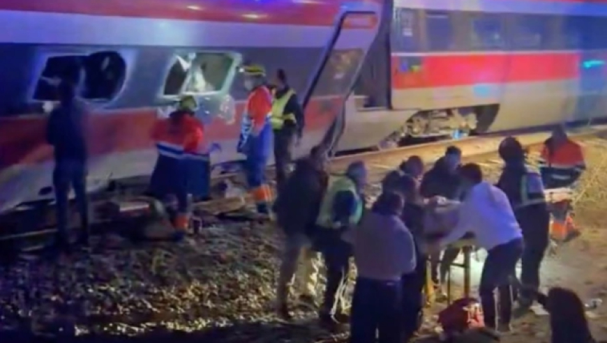 西班牙高铁脱轨相撞，已致至少21人死亡