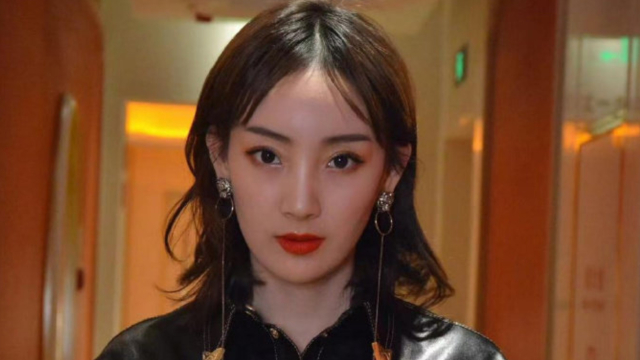 主持人马卉被指直播画面疑含不雅照，本人：是油画，被恶意引导剪辑_腾讯新闻