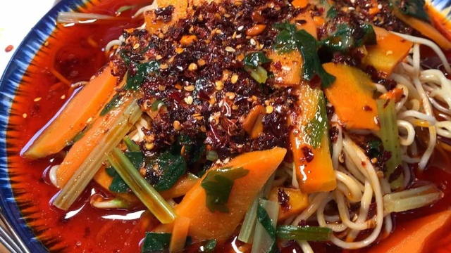 兰州的凉面多加辣椒油_腾讯新闻