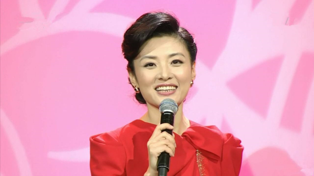 春晚主持天团 | 既能主持央视春晚，又能出演春晚小品，周涛是个全才_腾讯新闻