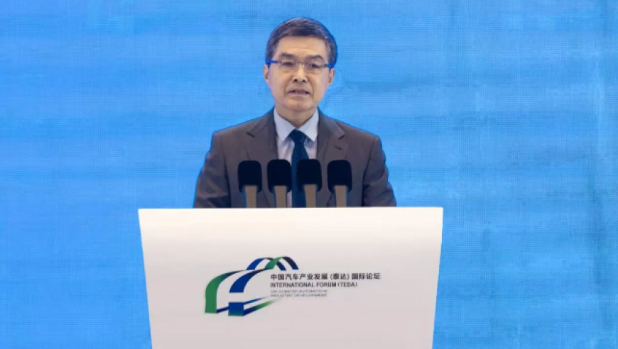 欧阳明高：新能源汽车与新能源产业进入第三次革命