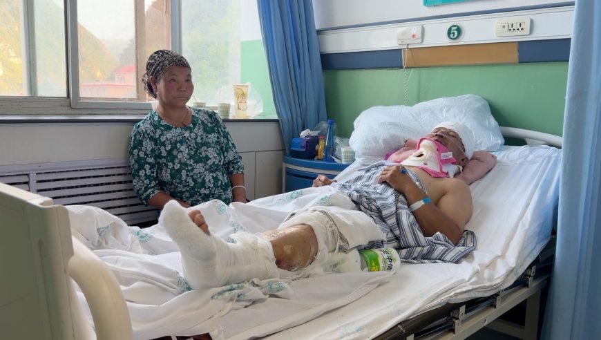 『专题』甘肃宕昌山体滑坡伤者：幸亏命大，跑慢一点就被二次滑坡埋了