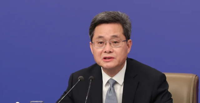 财政部长蓝佛安在美谈关税问题缩略图