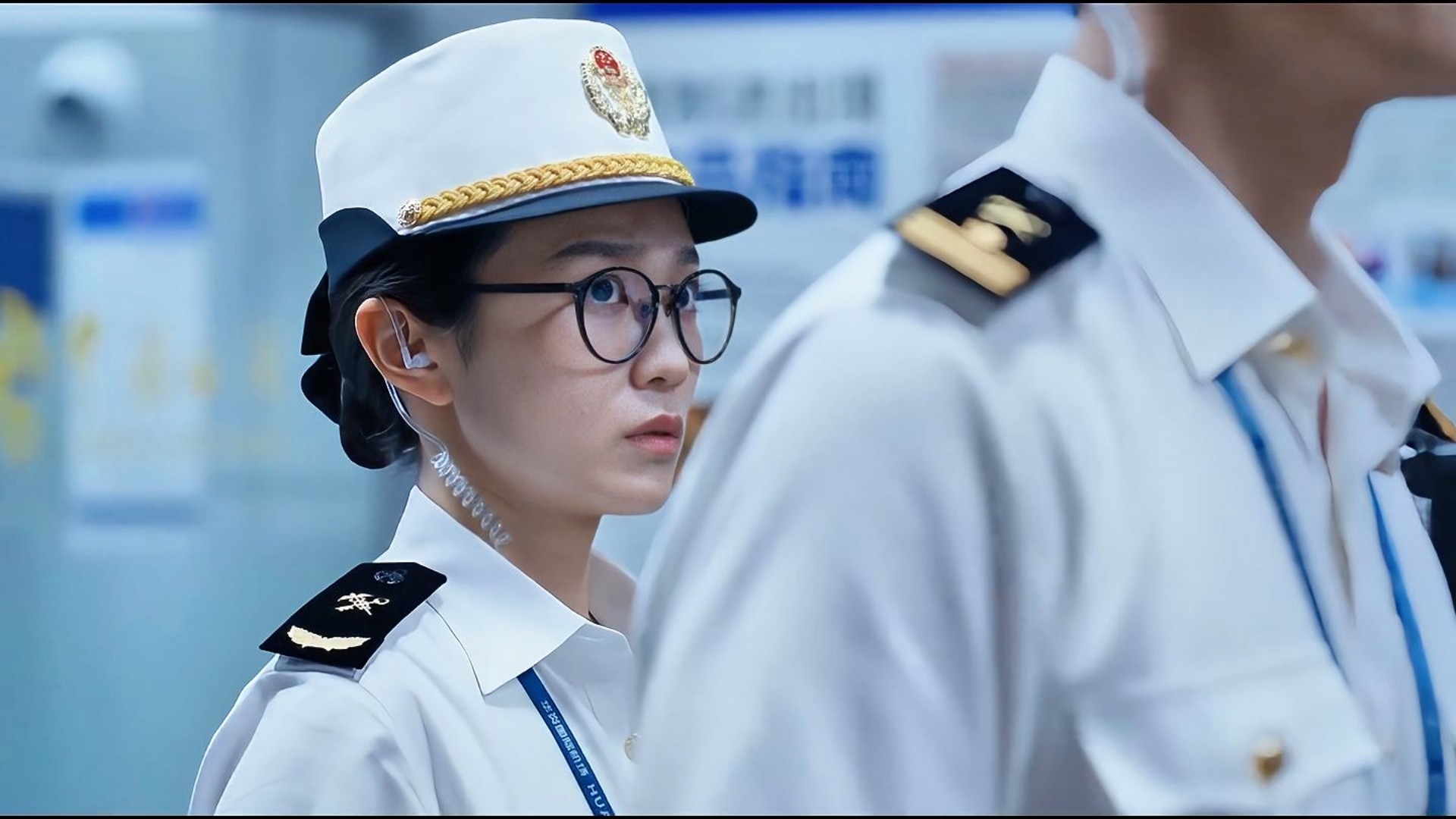 《金关》新人首日成破案诱饵！女学霸晕人浪，科长暗中布局_腾讯新闻