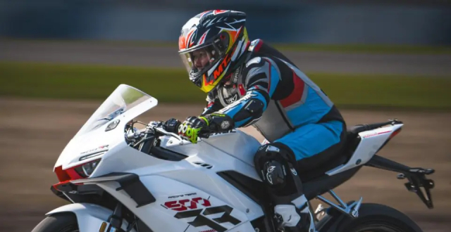 张雪首次详细披露“张雪机车”股权与个人债务，欠了一屁股债，目前他个人还欠公司3000多万，“好多人说我是亿万富翁，我是负翁”缩略图