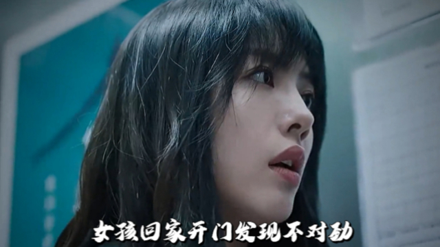 女孩回家开门发现不对劲，怀疑家中进贼求助保安_腾讯新闻