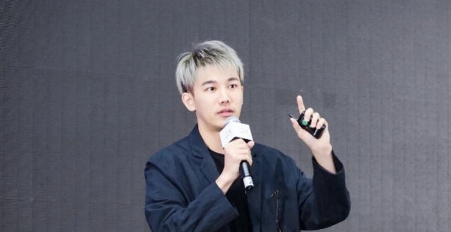 清北网红CEO刘光耀官宣离婚：前妻为药企掌门人，事涉千万借款和代孕_腾讯新闻