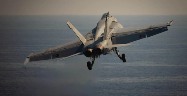 美军3架坠海“超级大黄蜂”战机未找回缩略图