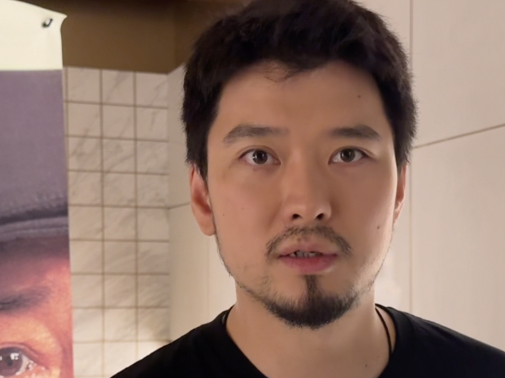 专访丨宁波导演拍宁波故事，张弛：生命的样子就是嬉笑怒骂_腾讯新闻