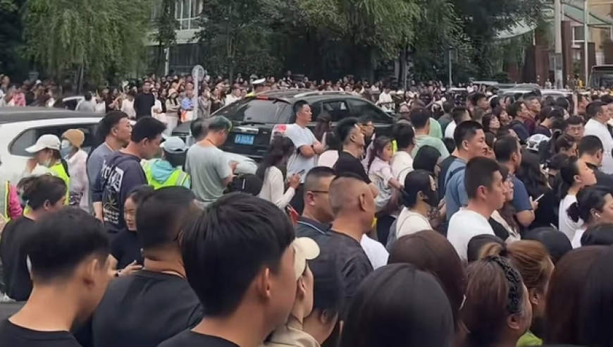 开学“人山人海”，部分学校出现超大校额，专家：规模超办学标准或影响教学质量