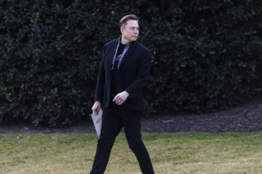 Musk Clashes with US Treasury Secretary at White House Meeting