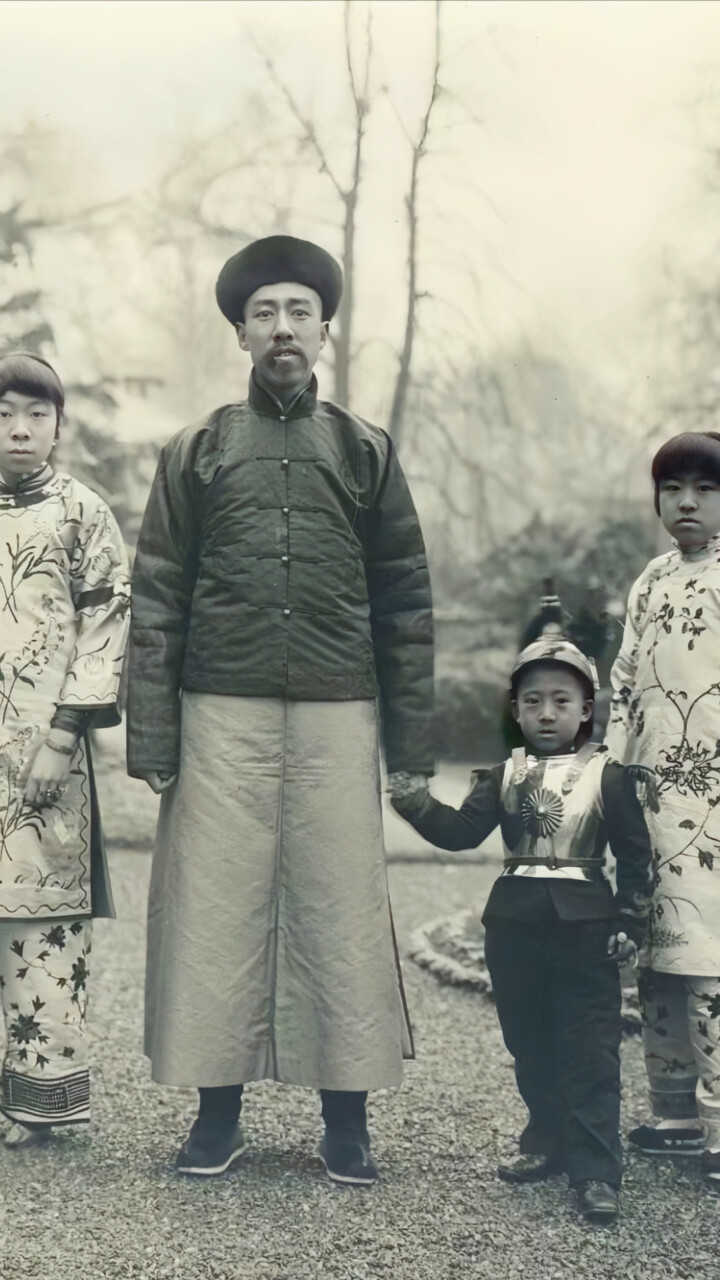 “民国最牛岳父”：1902年，孙宝琦在法国与子女合影_腾讯新闻