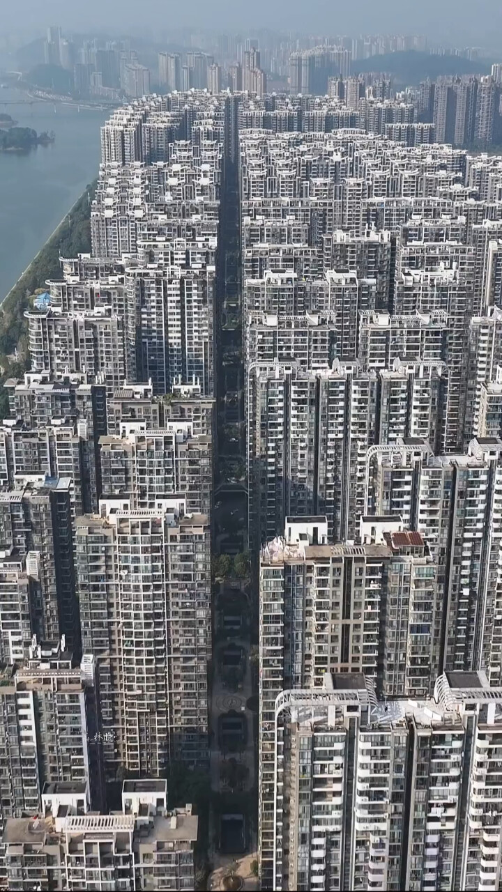 亚洲最密集的小区,几百栋高楼挤在一起,常住人口就达到10多万人,堪比