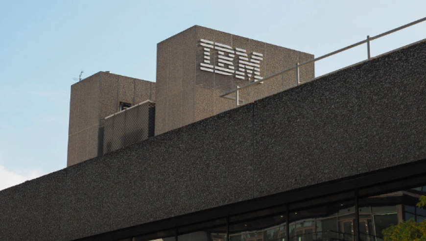 SaaS末日论再起？软件业务拖累，IBM二季度初步营收不及预期，盘前暴跌超20%