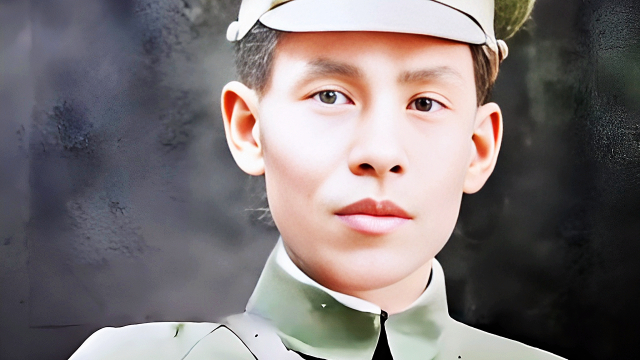 1928年，青帮大佬杜月笙唯一一次穿军装照，被钉在历史的耻辱柱上_腾讯新闻