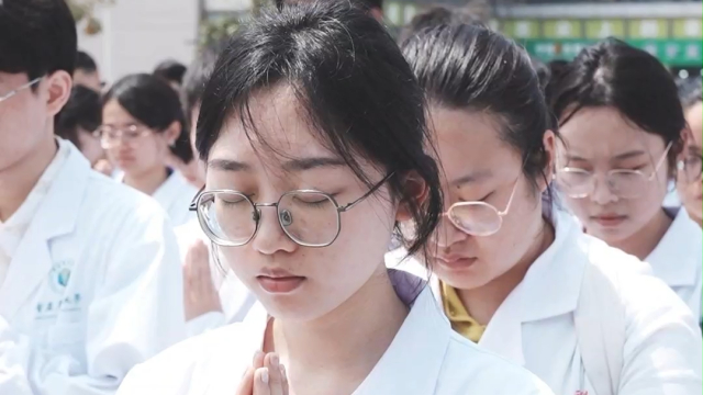 重庆医科大学连续15年致敬"大体老师"