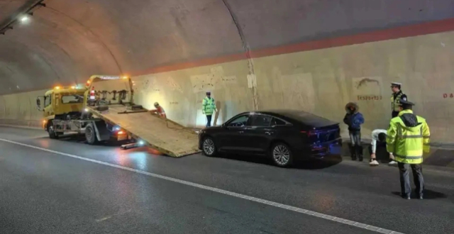 甘肃一轿车高速狂飙近500公里无法减速，驾驶问题还是车辆问题？网友吵翻了缩略图