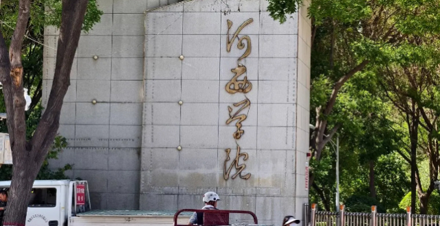 教师博士毕业前去世 妻子一夜白头